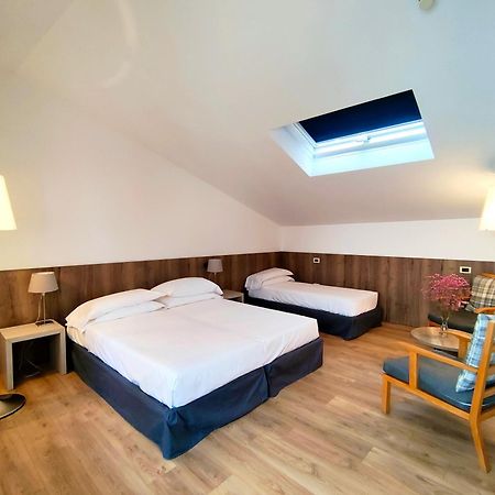 Albergo Del Sole Porto Valtravaglia Bagian luar foto