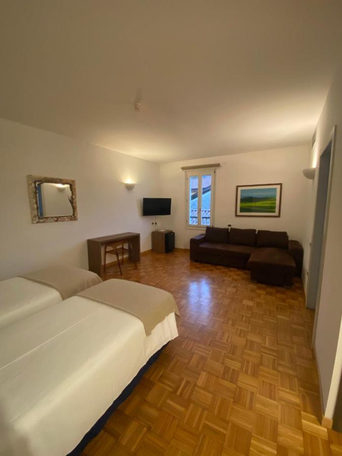 Albergo Del Sole Porto Valtravaglia Bagian luar foto