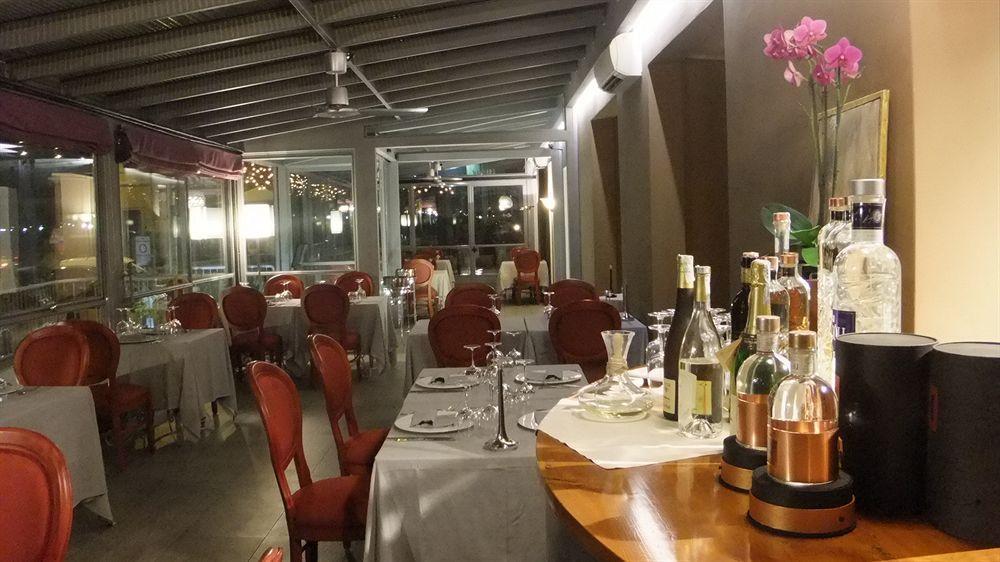 Albergo Del Sole Porto Valtravaglia Bagian luar foto