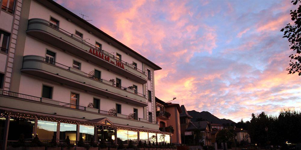 Albergo Del Sole Porto Valtravaglia Bagian luar foto