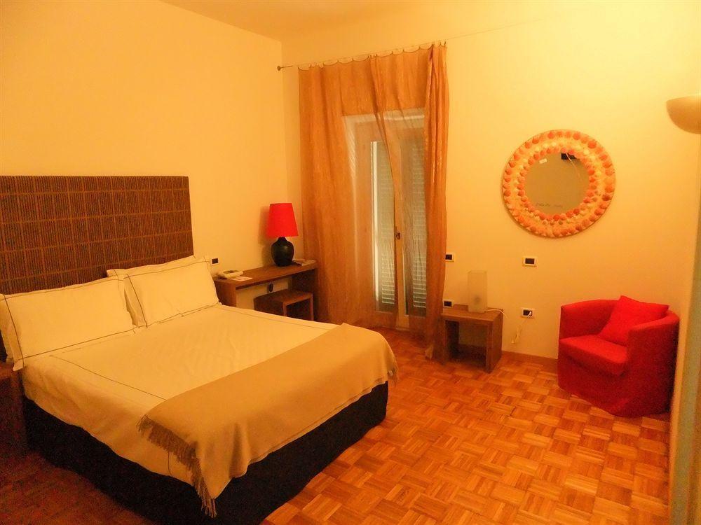 Albergo Del Sole Porto Valtravaglia Bagian luar foto