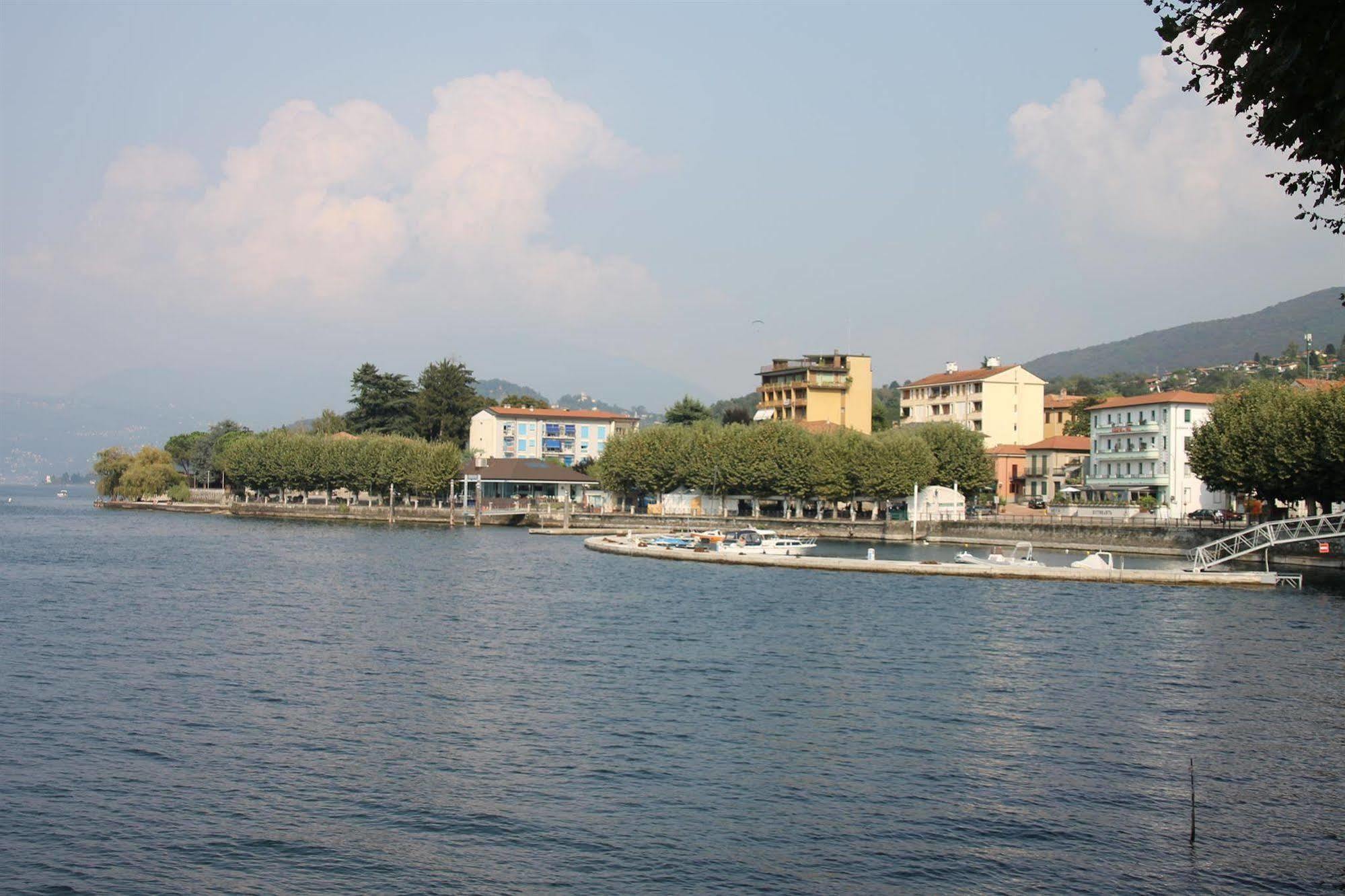 Albergo Del Sole Porto Valtravaglia Bagian luar foto