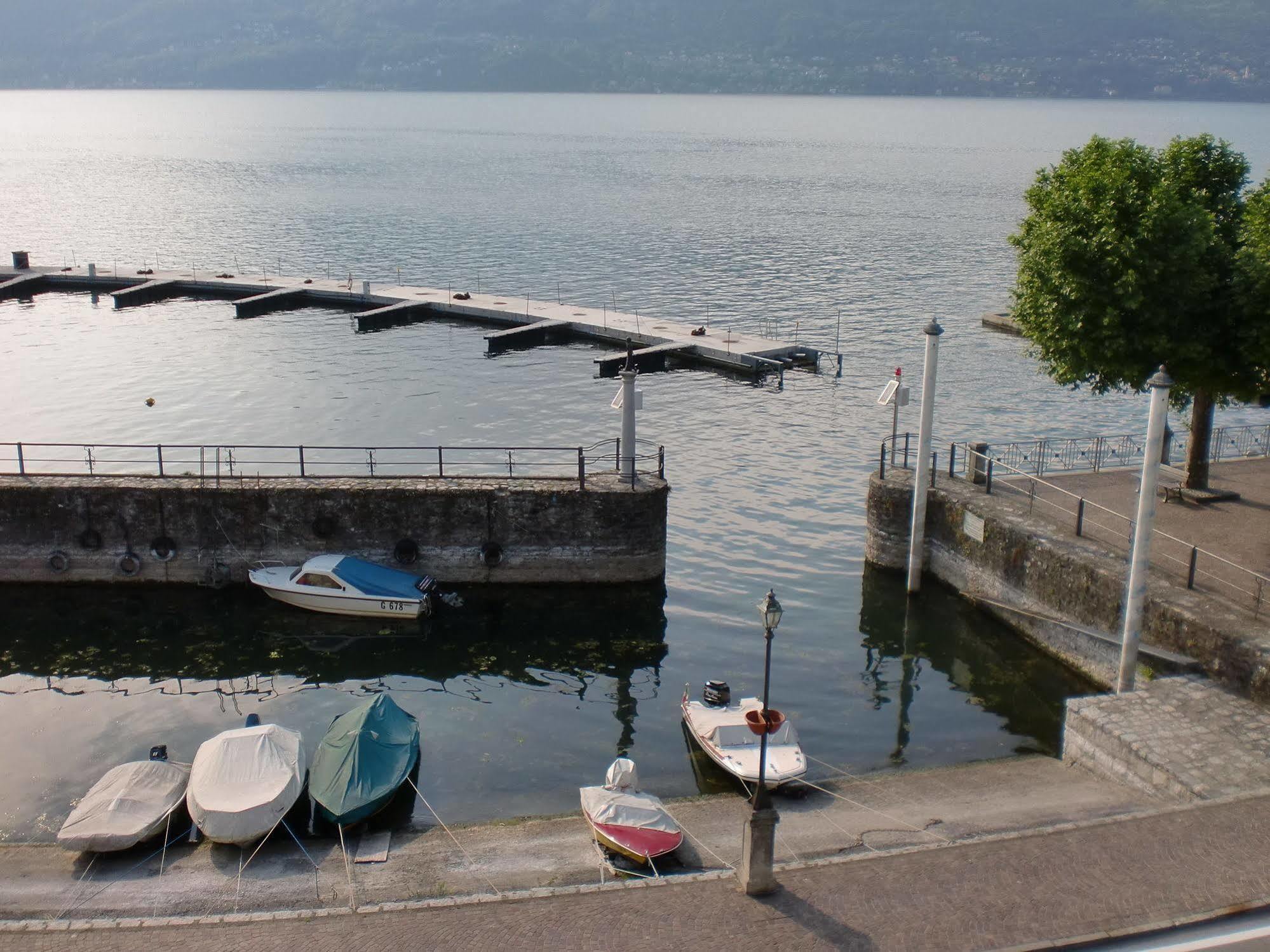 Albergo Del Sole Porto Valtravaglia Bagian luar foto