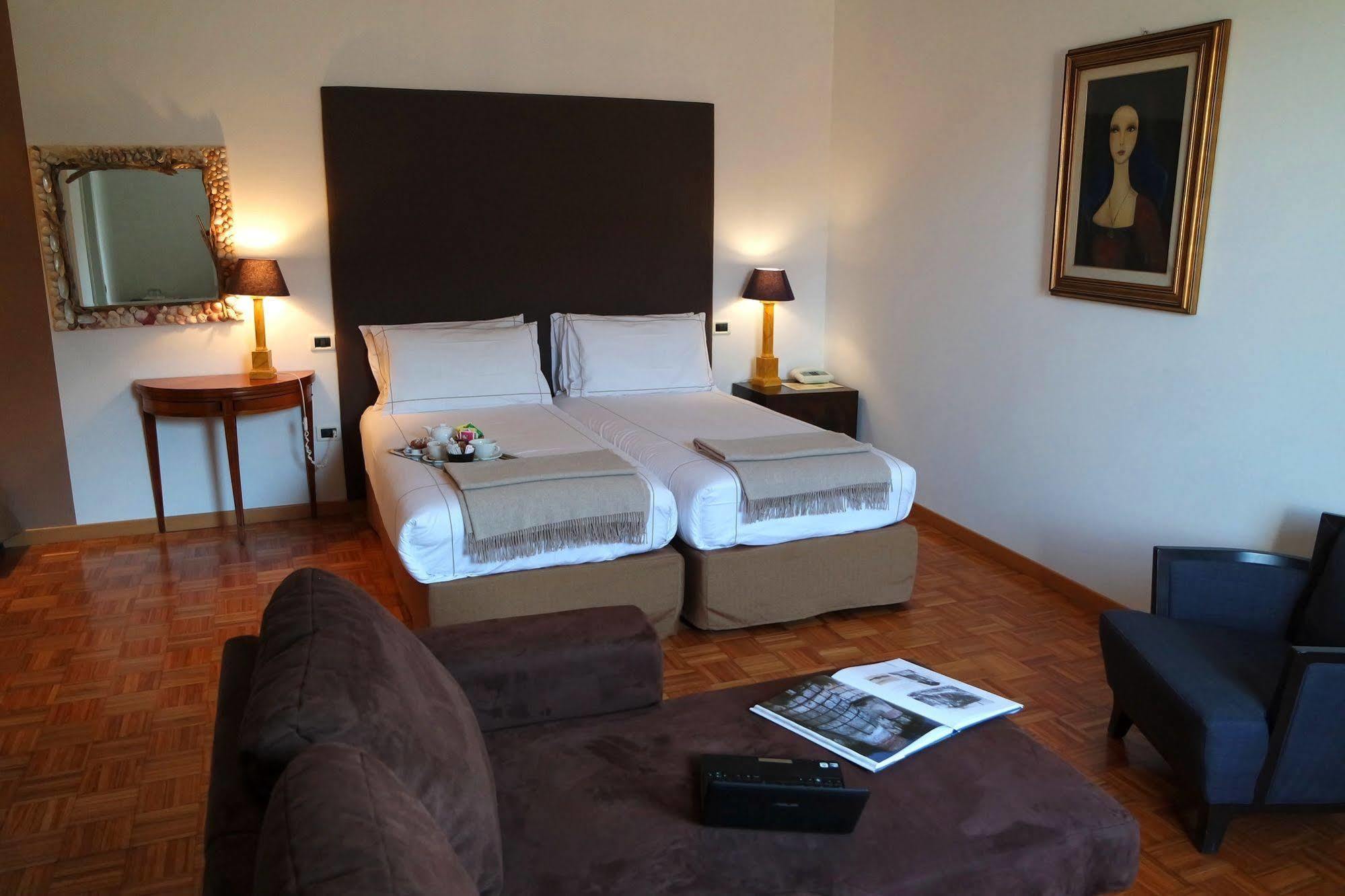 Albergo Del Sole Porto Valtravaglia Bagian luar foto
