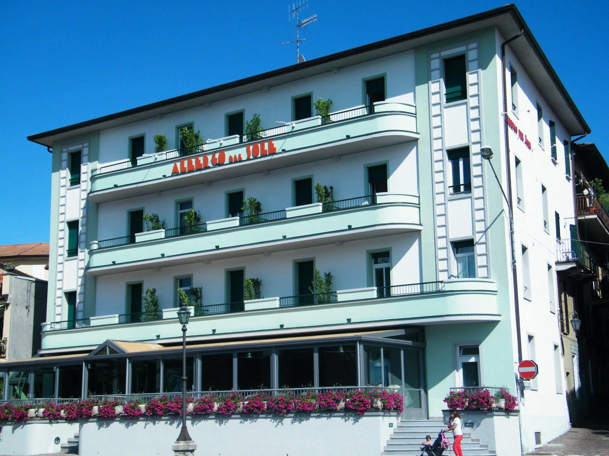 Albergo Del Sole Porto Valtravaglia Bagian luar foto