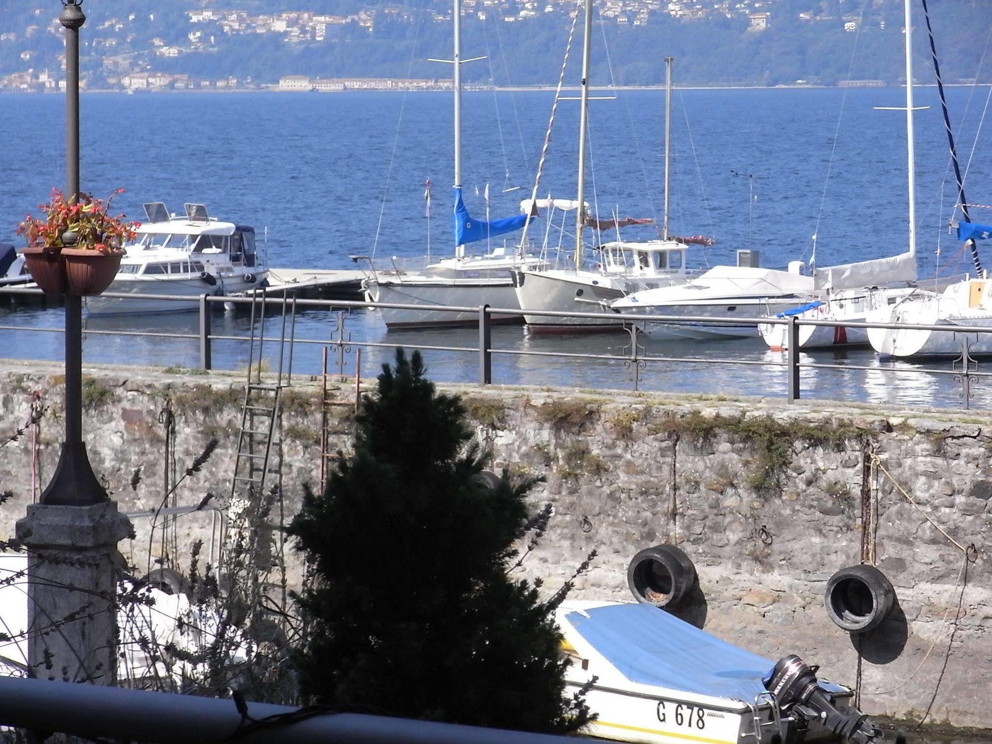Albergo Del Sole Porto Valtravaglia Bagian luar foto